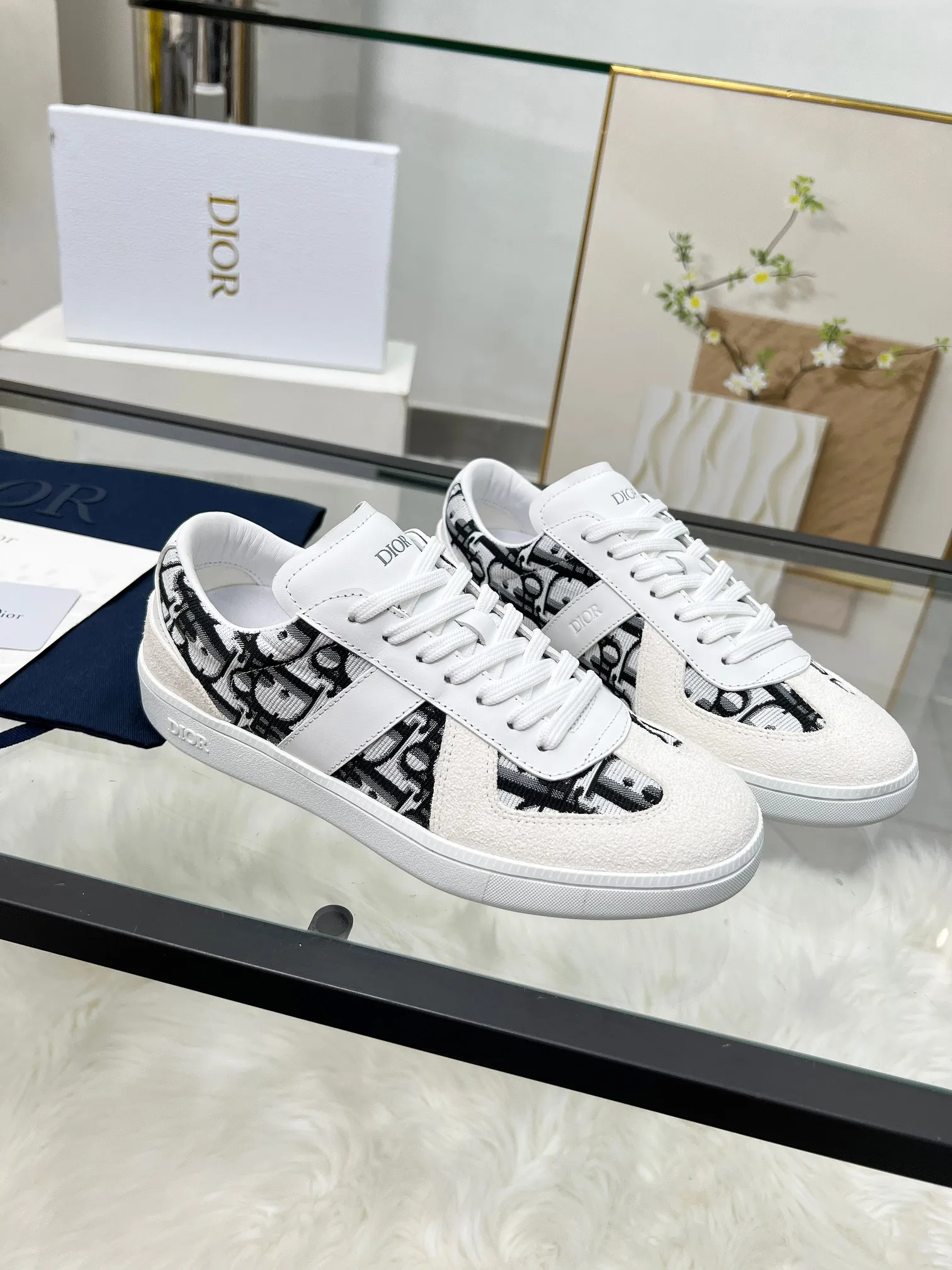 👟👟Ex-factory price 460👟👟Male size +10 correct✅ version. 𝐃𝐢𝐨𝐫 𝟮𝟱𝐏𝐫𝐞-𝐅𝐚𝐥𝐥 𝐁𝐞𝐫𝐥𝐢𝐧 𝟬𝟭 Dior B01 couple casual moral training shoes white shoes sneakers late 90s fashion brand Maison Margiela purchased GAT in large quantities and gave them a makeover. This shoe type of De Xun officially started its fashion journey. Original: Top layer of cowhide, cowhide lining, original outsole Size: 35-45 (40 for women, 45 for men, custom made, non-refundable)